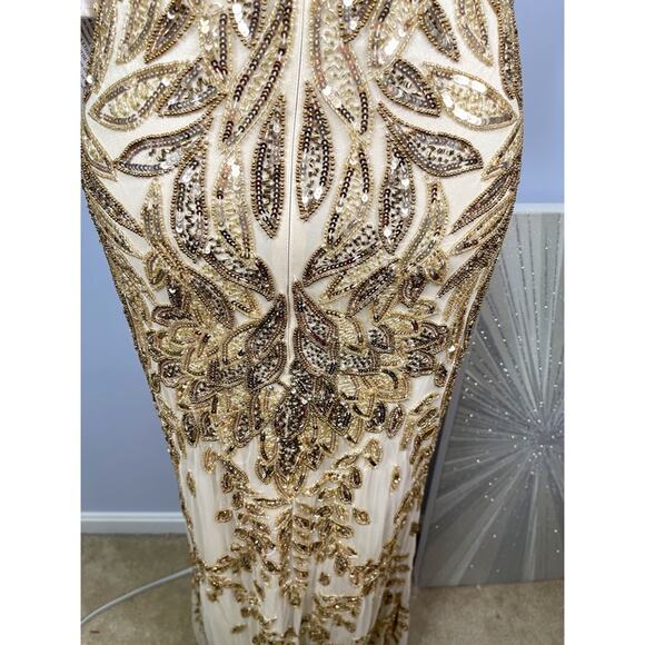 Mac Duggal Embellished Leaf Sequin Maxi Gown in Nude Gold Size 6 - Picture 8 of 10